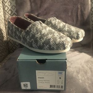 TOMS Classic grey/white check print (Size 9)